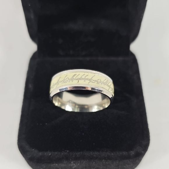Lord Of The Rings "The One" Ring with Engraved Design - Picture 2 of 5